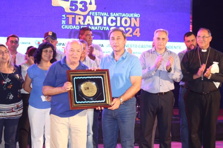 Silva Neder participó de la entrega de premios de la Asociación santiagueña de voleibol