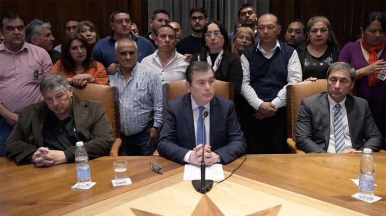 El gobernador Gerardo Zamora anuncia aumento salarial para la Administración Pública Provincial