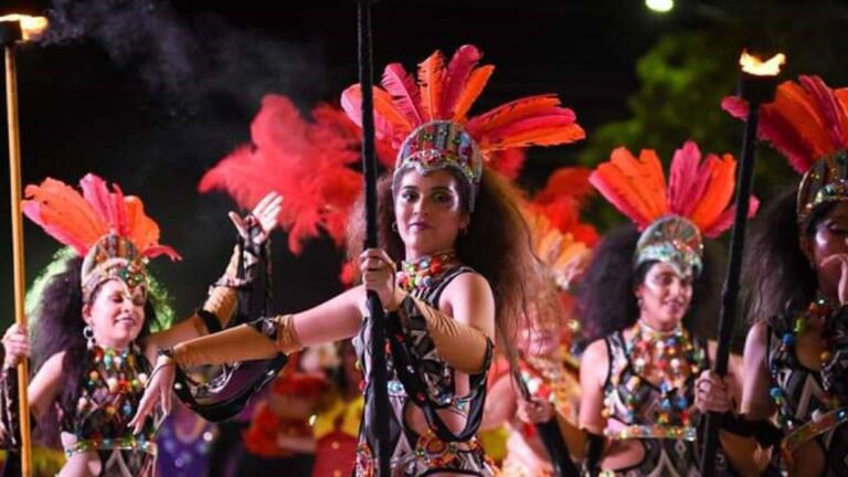 Ritmo y color en Termas de Río Hondo: carnaval con comparsas y música en vivo