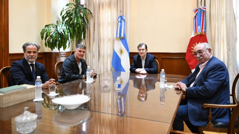 El gobernador Zamora recibió la visita del presidente del club Belgrano de Córdoba
