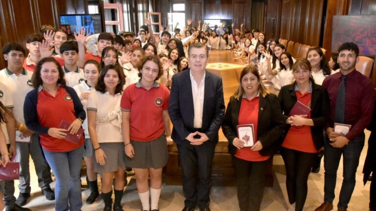 Alumnos de Añatuya visitaron Casa de Gobierno