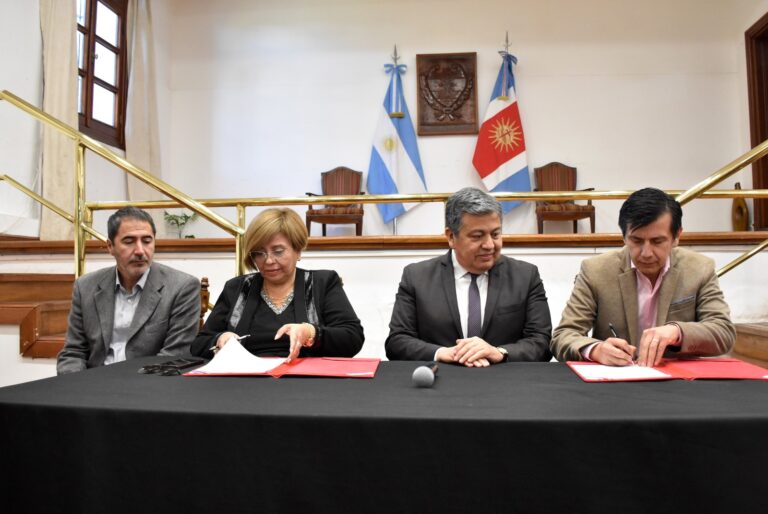 Autoridades firmaron un convenio para el análisis del marcado laboral santiagueño