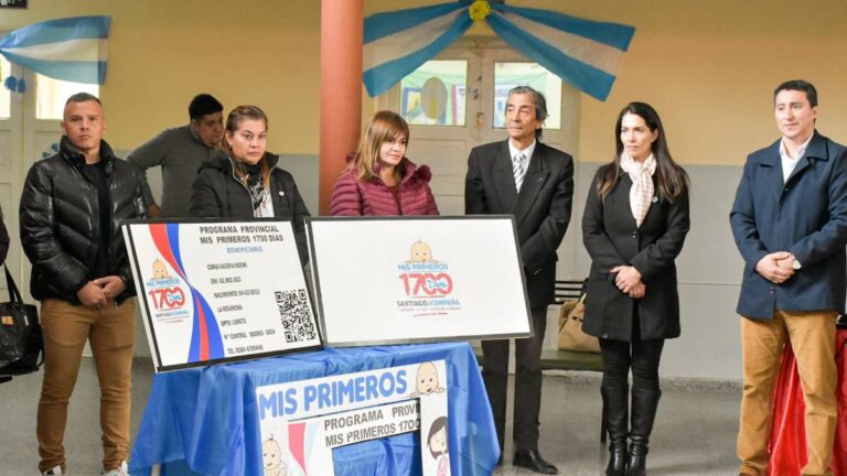 Presentaron en Villa la Punta el carné de beneficiarios del programa Mis Primeros 1700 Días
