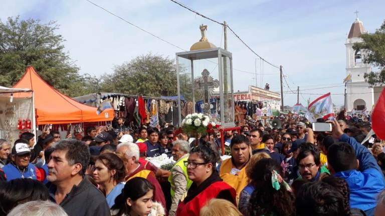 Con devoción y gratitud, miles de santiagueños se congregan en Villa Mailín