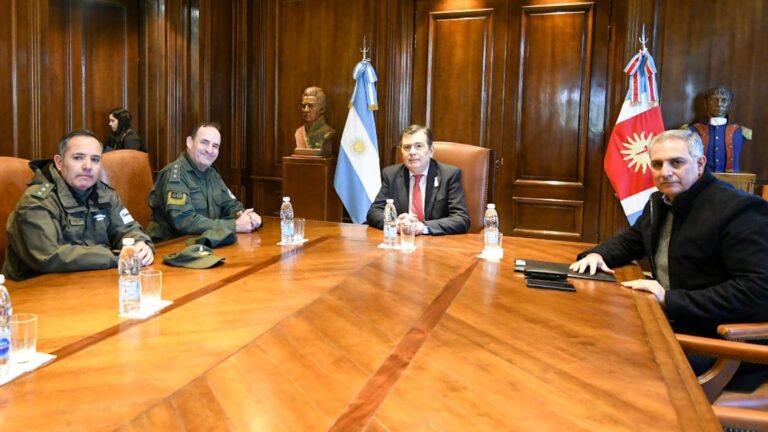 El gobernador Zamora recibió al comandante de la Región IV de Tucumán de Gendarmería