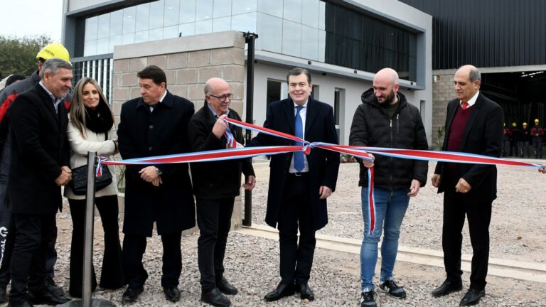 El gobernador Gerardo Zamora inauguró la primera fábrica de vidriado hermético en la provincia