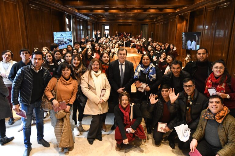 Estudiantes de Fernández visitaron Casa de Gobierno