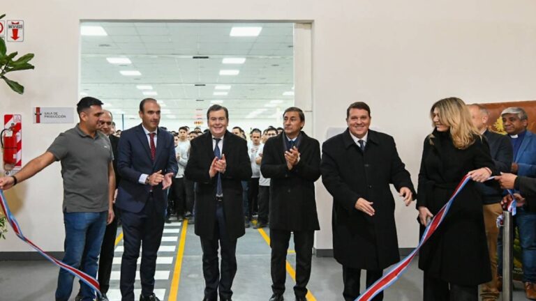 El gobernador Zamora participó de la inauguración de la planta industrial de la firma Real Tabacalera de Santiago