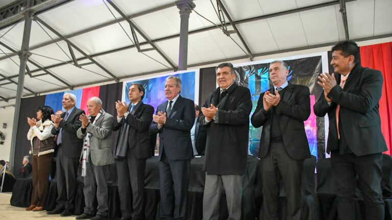 Autoridades del Gobierno Provincial participaron del 112° aniversario de Añatuya