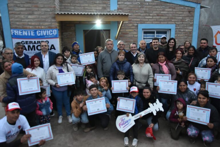 Entregan viviendas sociales a 21 familias en Las Termas de Río Hondo