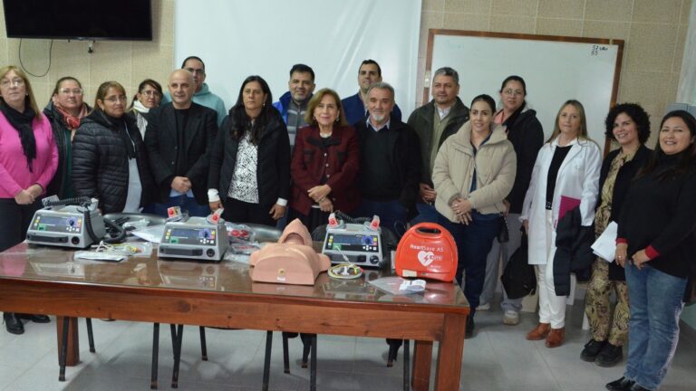 Entregaron equipamiento a hospitales de Pinto, Campo Gallo y Monte Quemado