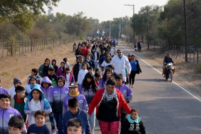 Cientos de alumnos recordaron en Manogasta al General San Martín