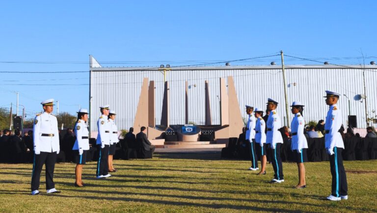 Sentido homenaje de la Policía a los caídos en cumplimiento del deber