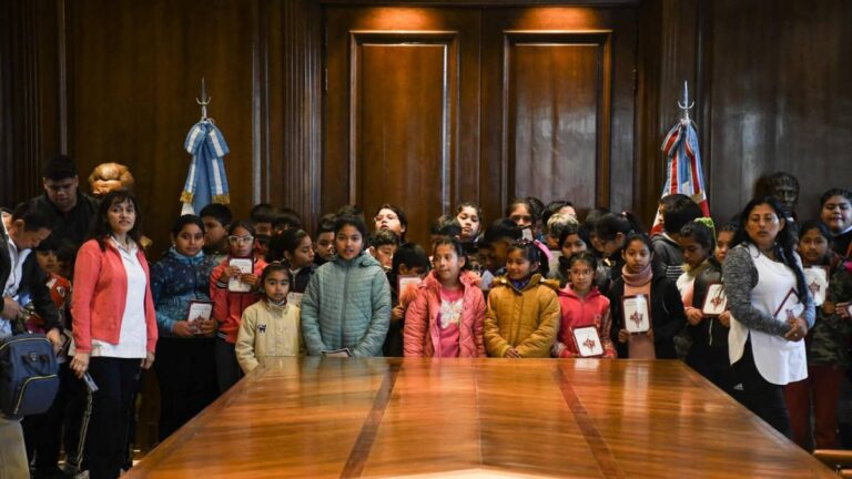 Alumnos de Los Quiroga visitaron Casa de Gobierno