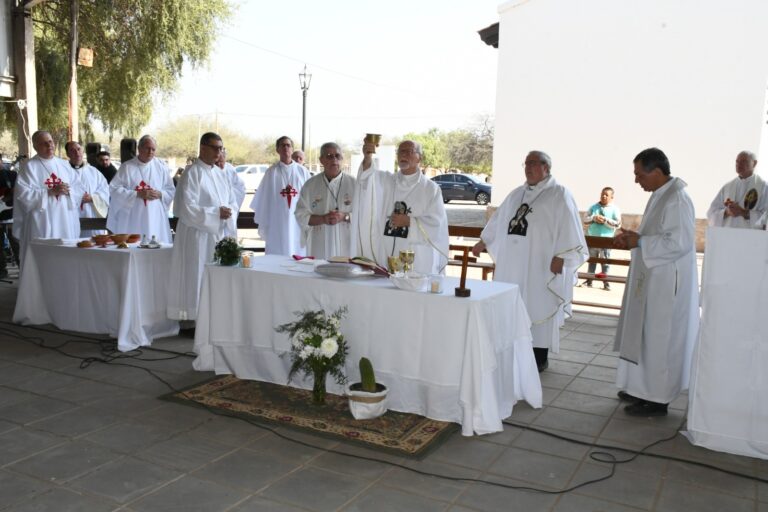 Emotiva misa de acción de gracias en el santuario de Mama Antula con las máximas autoridades de la Iglesia Católica