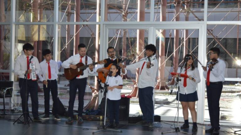 Alumnos festejan el Día del Estudiante con una muestra artística en la Legislatura