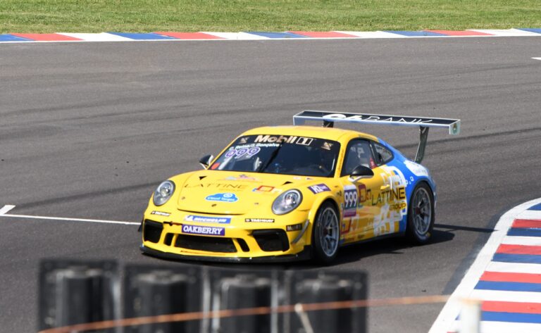 Gran despliegue de los pilotos de la Porsche Cup en el Autódromo de Las Termas