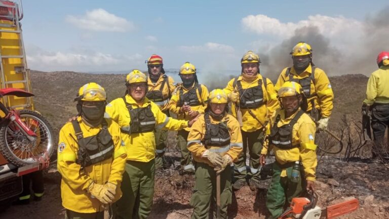 Brigadistas santiagueños se suman a la lucha contra los incendios en Córdoba