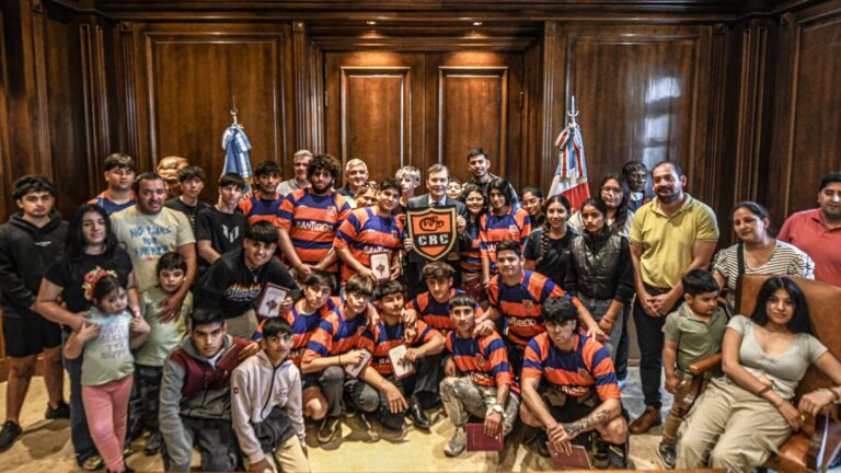 Integrantes del Caraguay Rugby club de Nueva Esperanza visitaron Casa de Gobierno