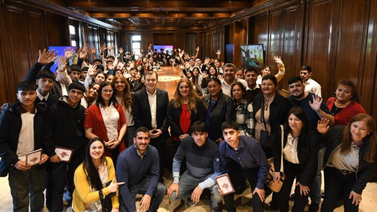 El gobernador Zamora recibió a estudiantes de Copo, Silípica y San Martín