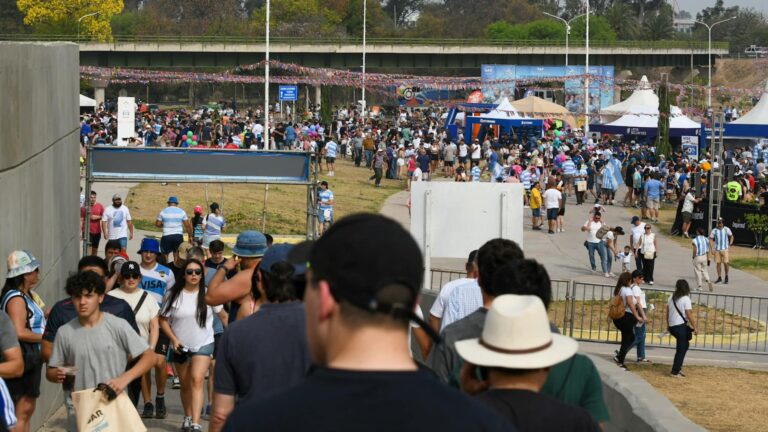 Miles de fanáticos ya palpitan la previa del partido entre Los Pumas y Los Springboks en el Estadio Único