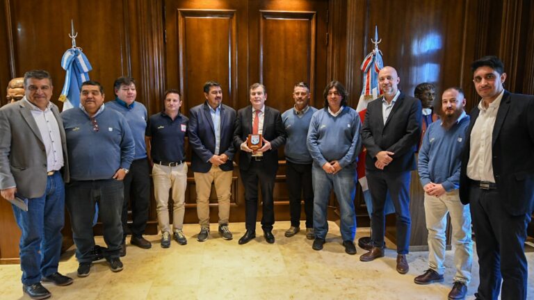 El gobernador se reunió con miembros de la nueva comisión directiva de la Unión Santiagueña de Rugby