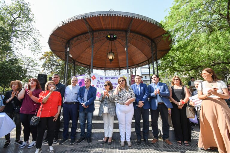 Con actividades en la Plaza Libertad celebraron el Día Internacional de la Persona Mayor