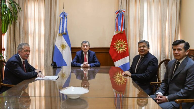 El gobernador Gerardo Zamora recibió al rector de la UNSE y al decano de la Facultad de Humanidades