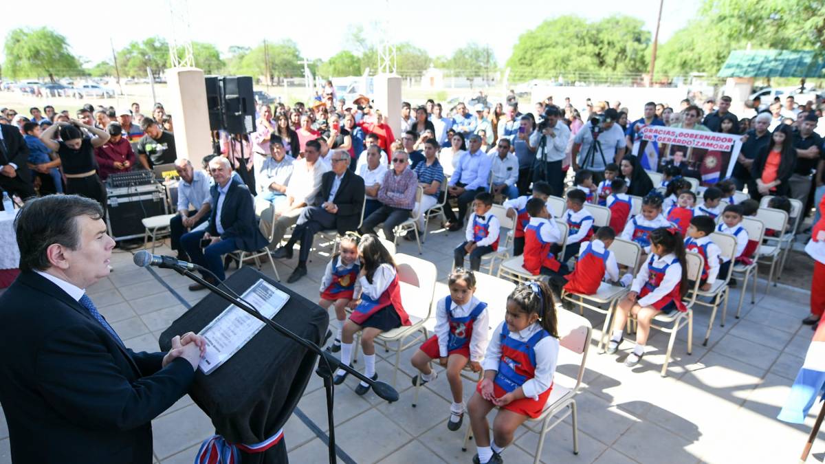 El gobernador Zamora inauguró dos jardines de infantes y obras en una escuela de Pellegrini