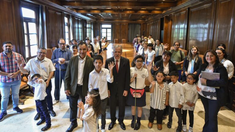 El Jefe de Gabinete recibió a alumnos del Centro Educativo Integral N° 50 para personas con discapacidad visual