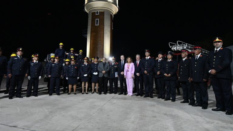 Zamora participó de la inauguración del nuevo edificio del cuartel de bomberos voluntarios de ciudad Capital