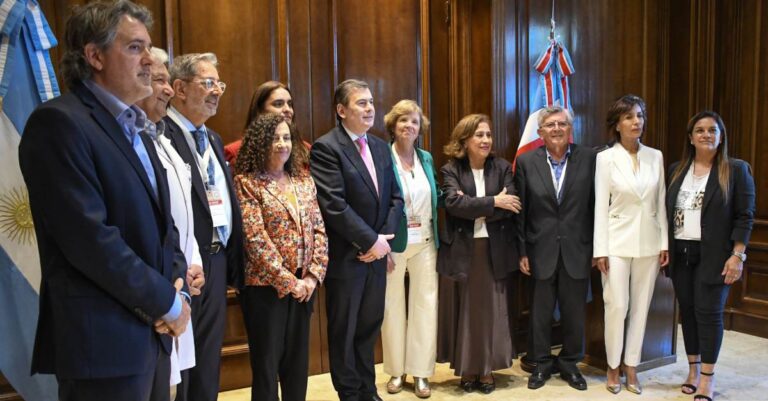 El gobernador Zamora recibió a miembros de la Federación Argentina de Sociedades de Ginecología y Obstetricia