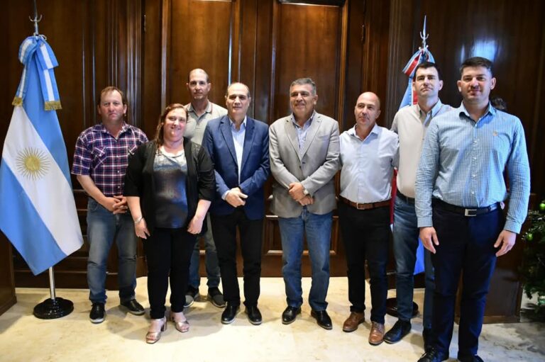 El gobernador  Zamora recibió a miembros de la Cooperativa Eléctrica del departamento Rivadavia