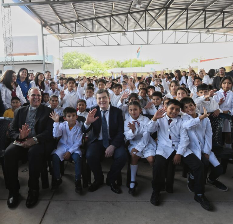 En el cierre del ciclo lectivo Zamora inauguró obras en cuatro instituciones educativas de Añatuya