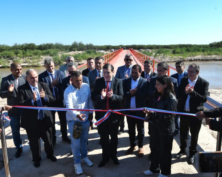 El gobernador Zamora inauguró un puente en Salavina 20 cuadras de pavimento y entregó 18 viviendas sociales