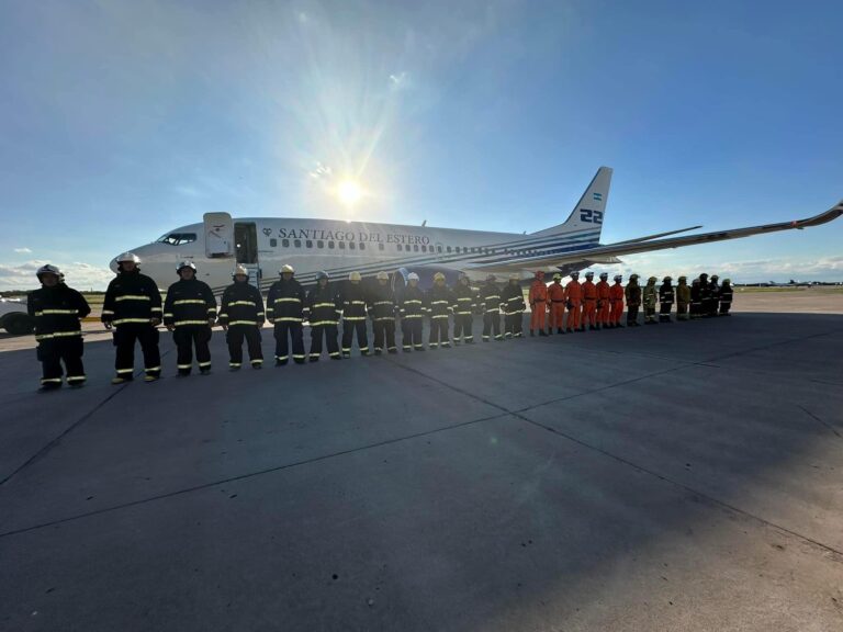 Los aviones hidrantes de la provincia de Santiago del Estero fueron convocados para combatir incendios en el  Nahuel Huapi