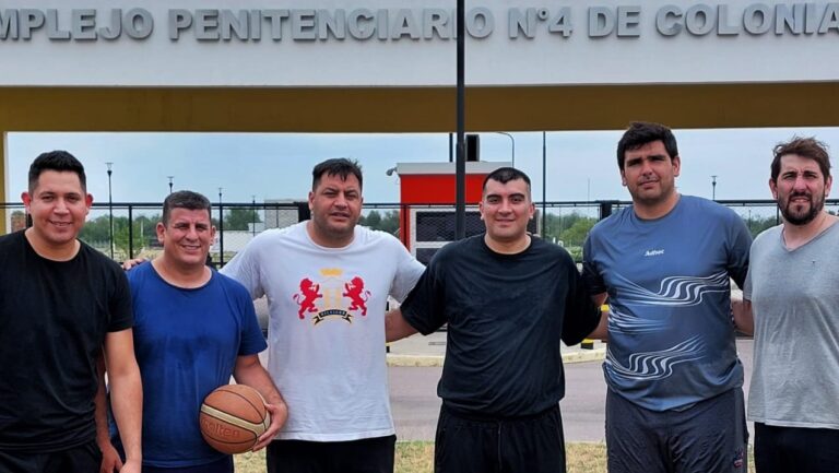 Jugadores del Club Olímpico compartieron una jornada con internos del Complejo Penitenciario de Colonia Pinto