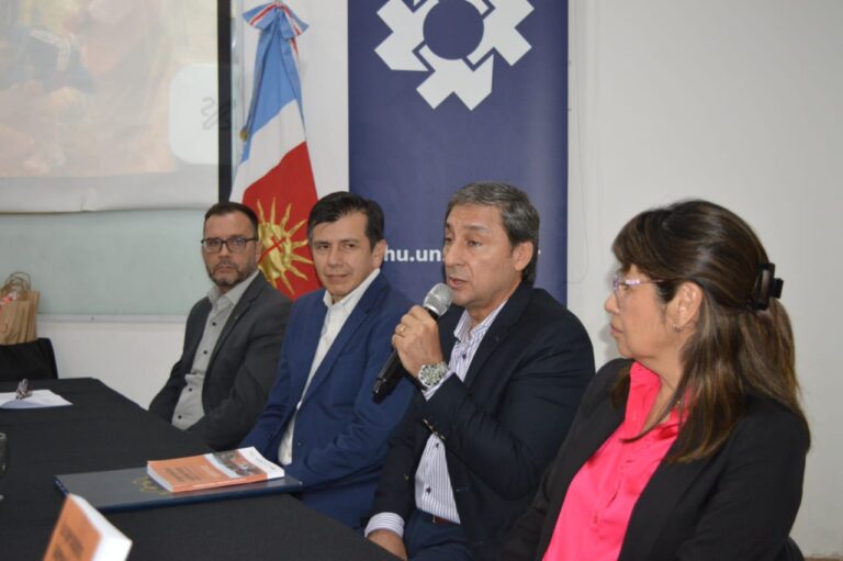 El Vicegobernador Silva Neder participó en la UNSE de la presentación del libro “Lo que nosotros sabemos hacer”