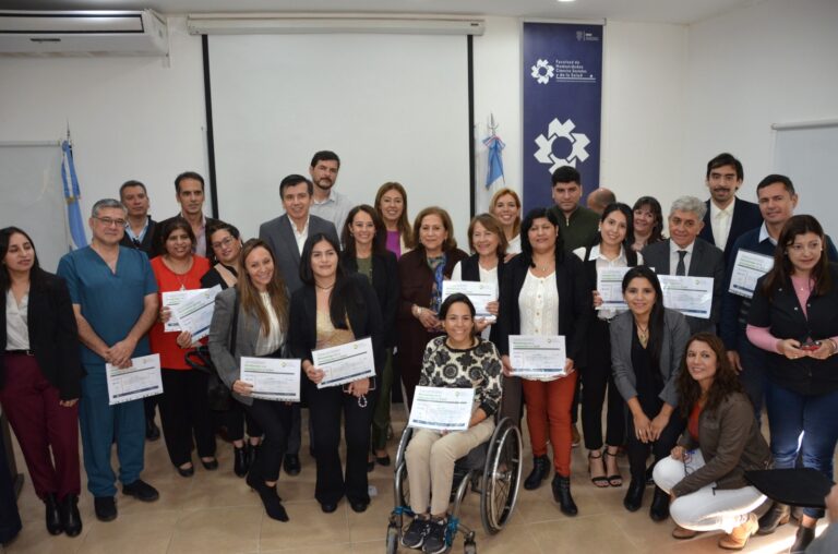 El Ministerio de Salud y la UNSE entregaron certificados a los egresados del Posgrado en Metodología de la Investigación en Salud