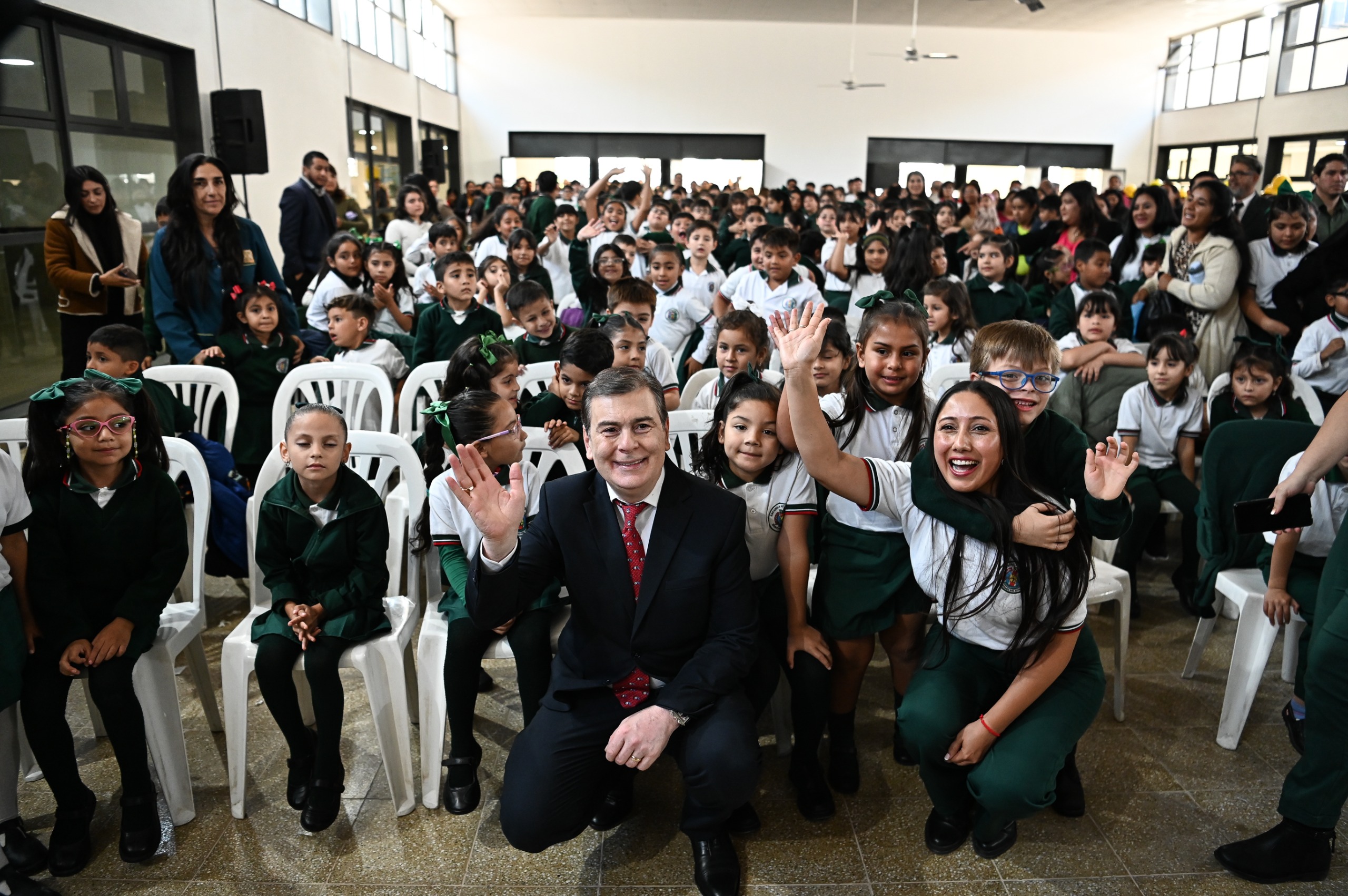 Zamora inauguró en el B° Parque del Río I la Escuela N°1250 “Papa Francisco” y el Jardín de Infantes N° 919 con orientación en medio ambiente