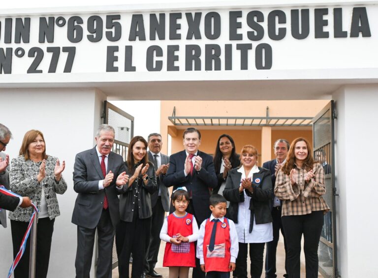 Zamora inauguró una escuela para 10 niños y un Jardín de Infantes para 4 alumnos en El Cerrito, departamento Ojo de Agua