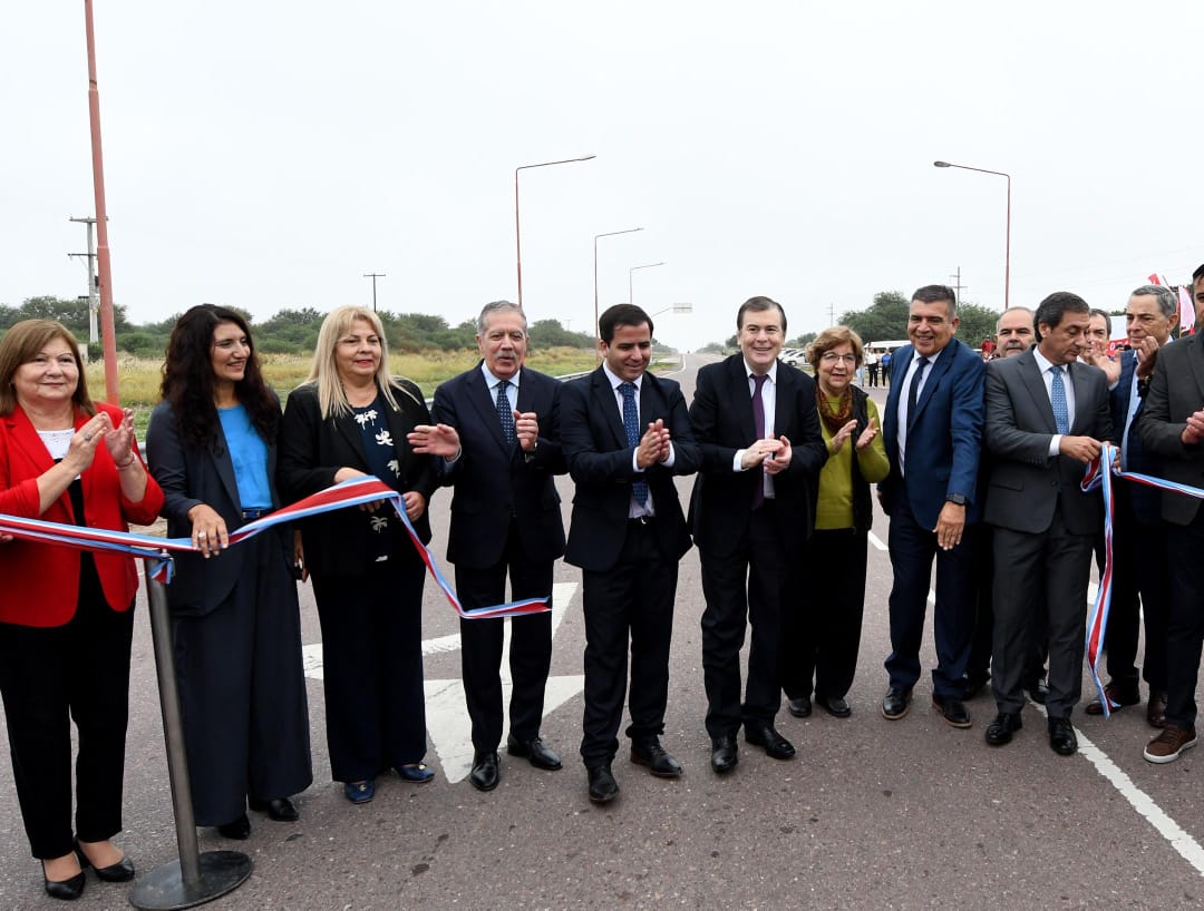 Zamora inauguró la repavimentación de la Ruta 21 desde Ruta 5 hasta Clodomira y entregó viviendas sociales a 25 familias del departamento Banda