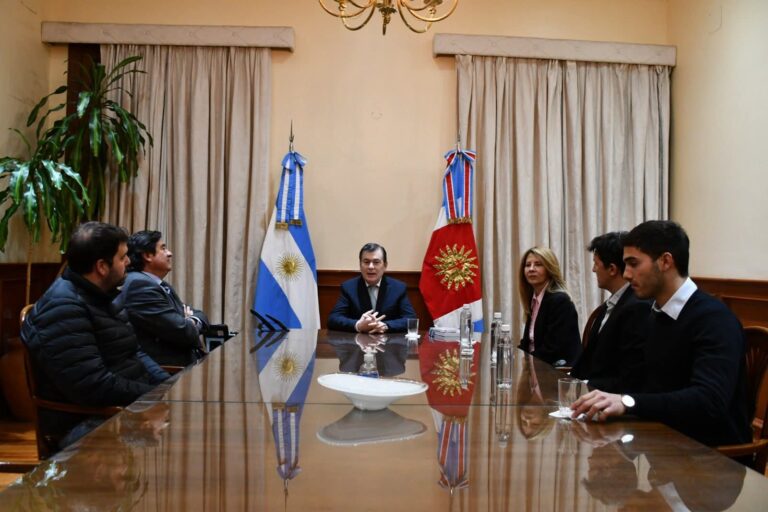 Visita protocolar: El gobernador Gerardo Zamora recibió al juez de Cámara de Casación Penal, Alejandro Slokar en Casa de Gobierno