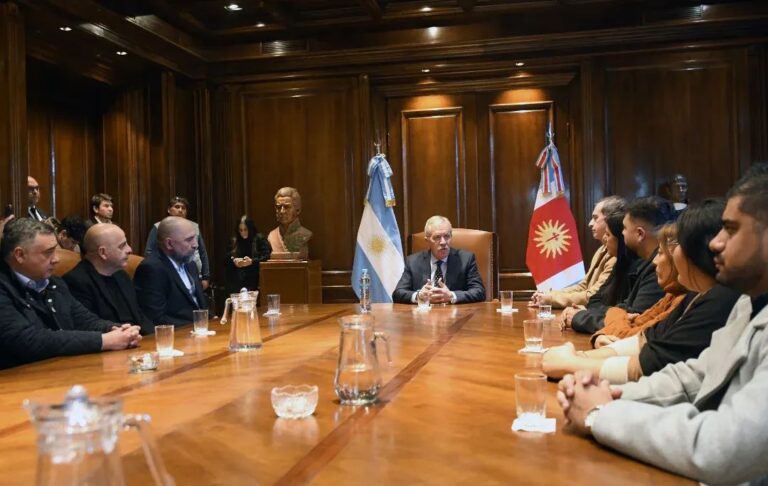 El Jefe de Gabinete recibió a   32 estudiantes de medicina que realizarán sus prácticas en la provincia