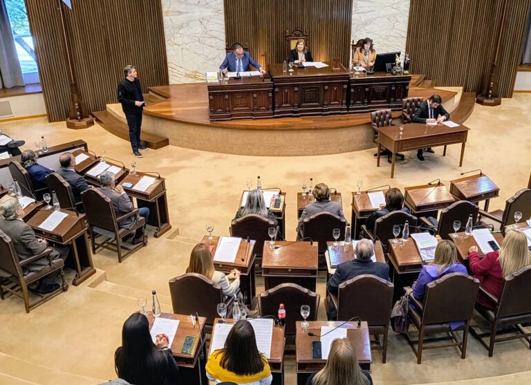 Legislatura: Enérgico apoyo al Gobierno Provincial que ratificó como política de Estado la inversión en Educació