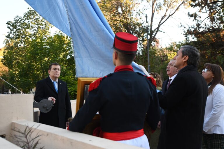 El Gobernador participó de los actos del Día de la Bandera y del Juramento  de los Cadetes de Policía