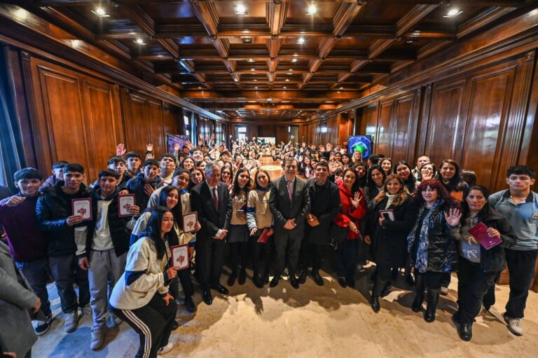 El Gobernador y el Jefe de Gabinete recibieron a estudiantes secundarios de Forres y de la Localidad de Santa María