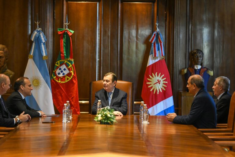 El Gobernador Zamora recibió en Casa de Gobierno al embajador   de Portugal en Argentino