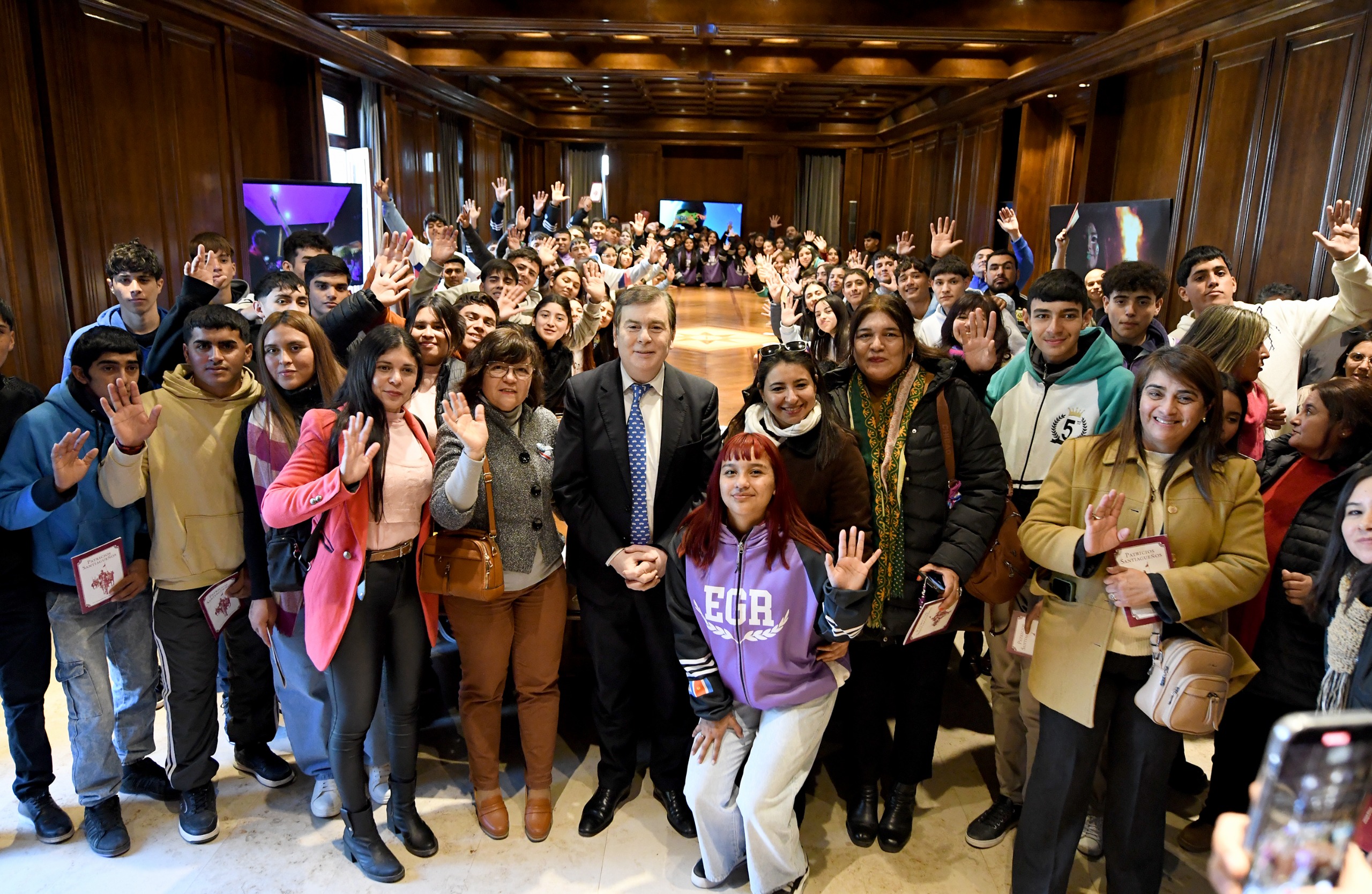 Alumnos del Programa “Conociendo Mi Provincia” fueron recibidos por el Gobernador en Casa de Gobierno