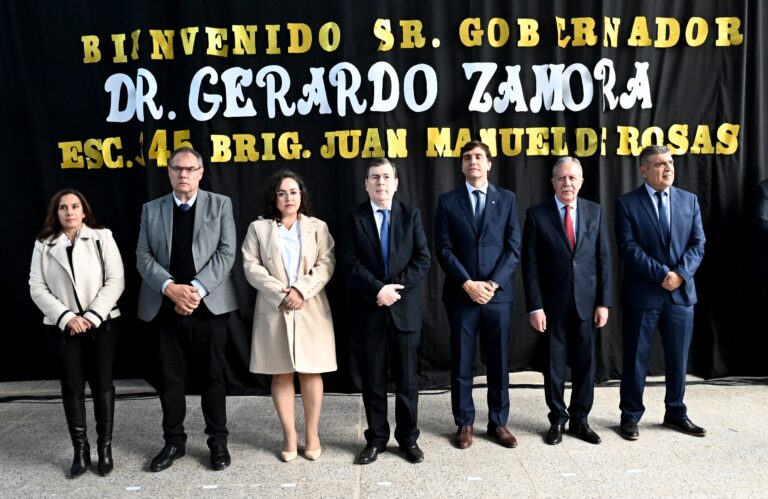 El Gobernador habilitó obras en la Escuela N°345 de El Porvenir, entregó viviendas sociales y anunció obras para Río Hondo